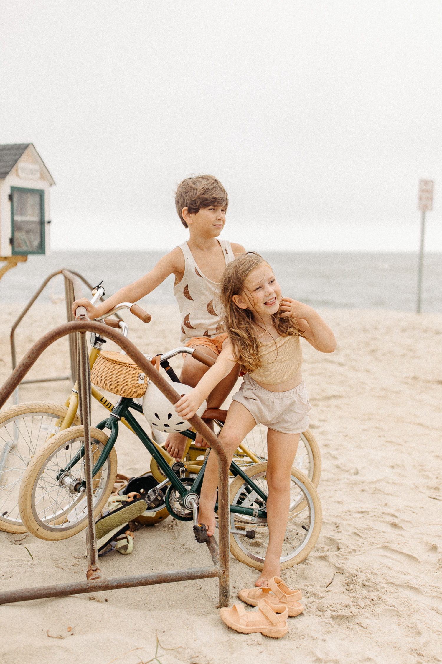 storytelling family photo session on cape cod