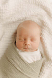 unposed newborn photographer