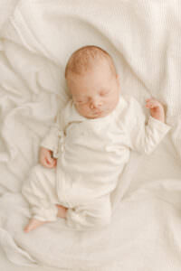 unposed newborn photographer