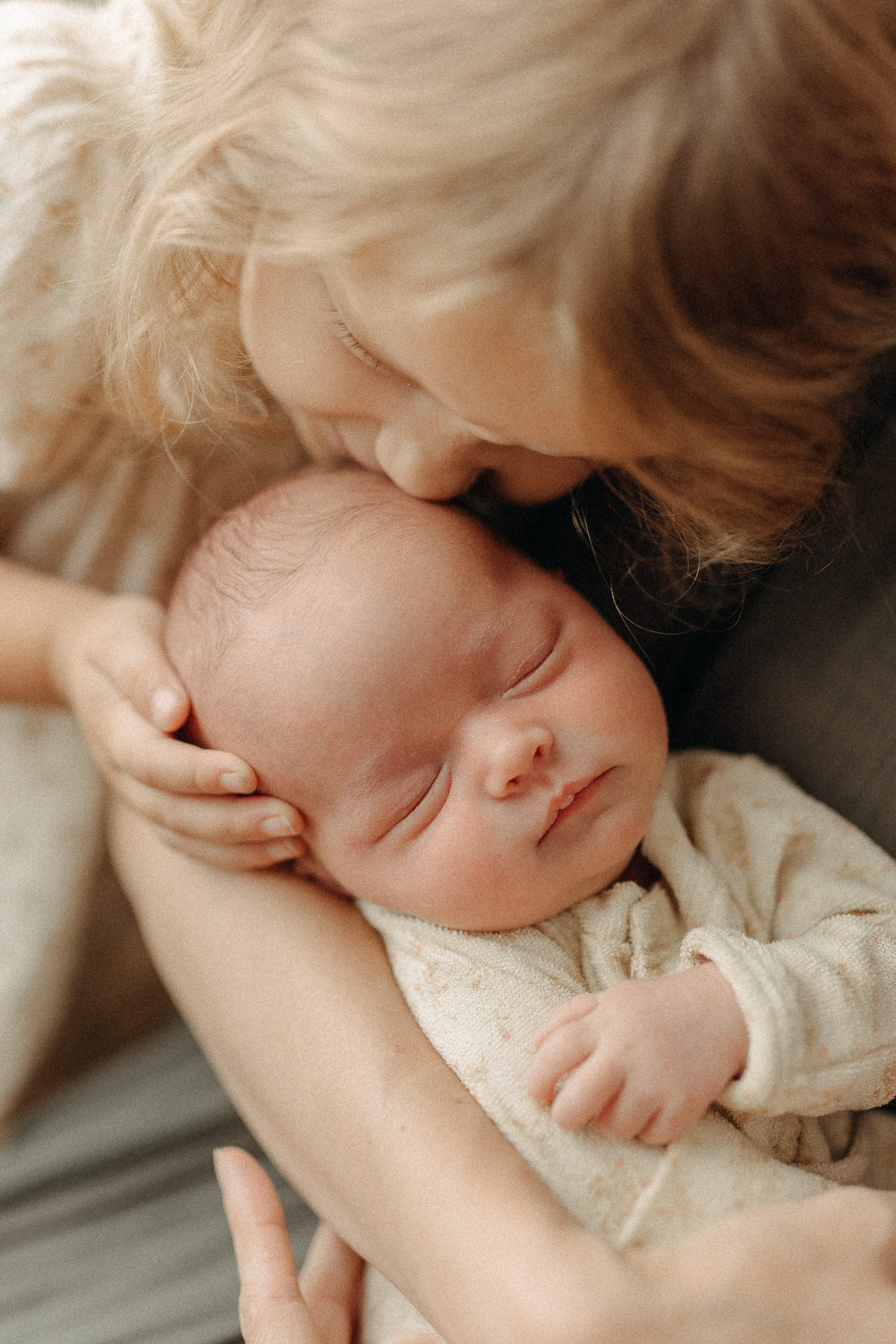 natural newborn photographer in massachusetts