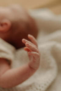 candid newborn photo studio in massachusetts