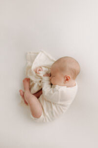 unposed newborn photographer