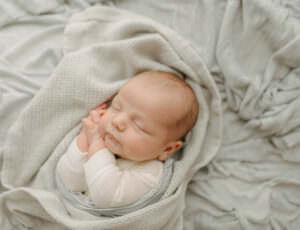 natural newborn photo session studio