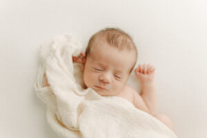unposed newborn photographer