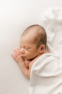 minimalist newborn photographer