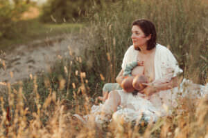 breastfeeding during family photos