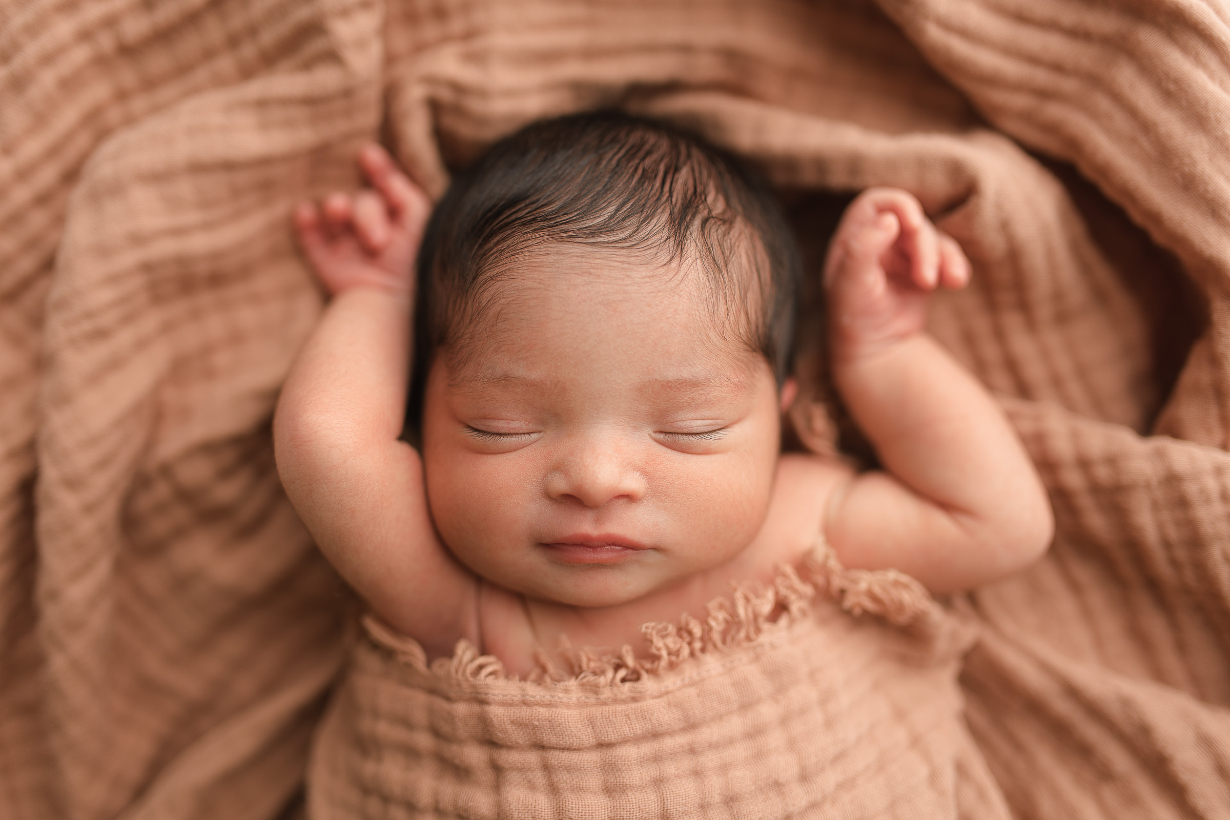 natural newborn studio photographer