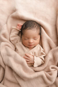 natural newborn studio photographer
