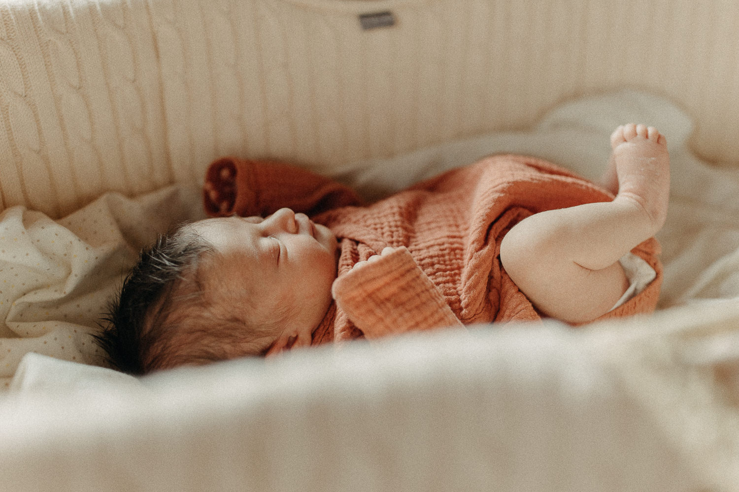 un-posed newborn photos