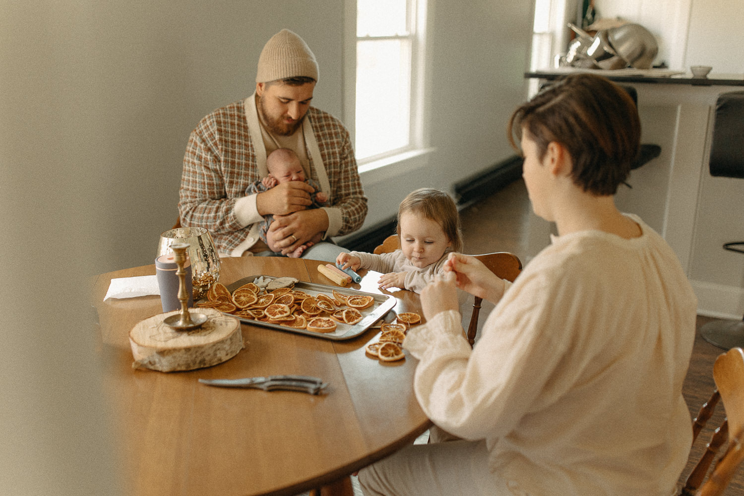 candid newborn photos at home with family