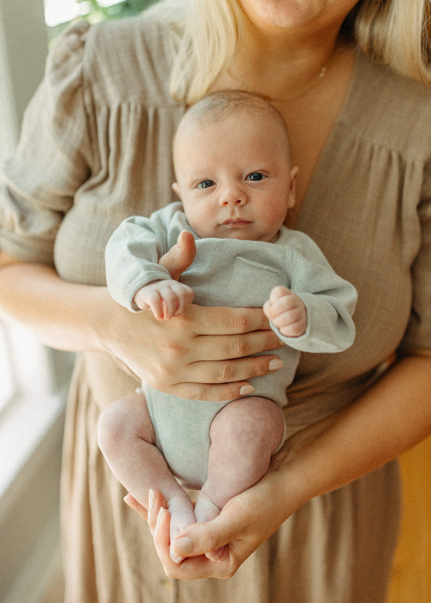 un-posed newborn photo session at home worcester