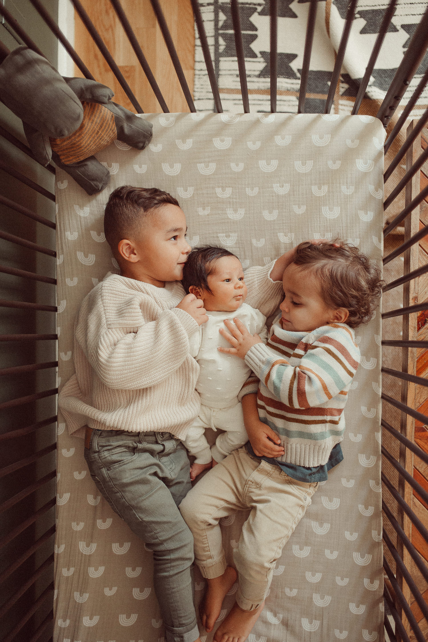 at home newborn photos with siblings
