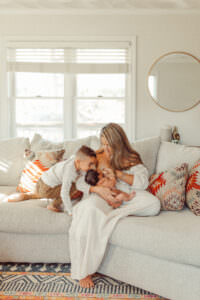 breastfeeding newborn photos