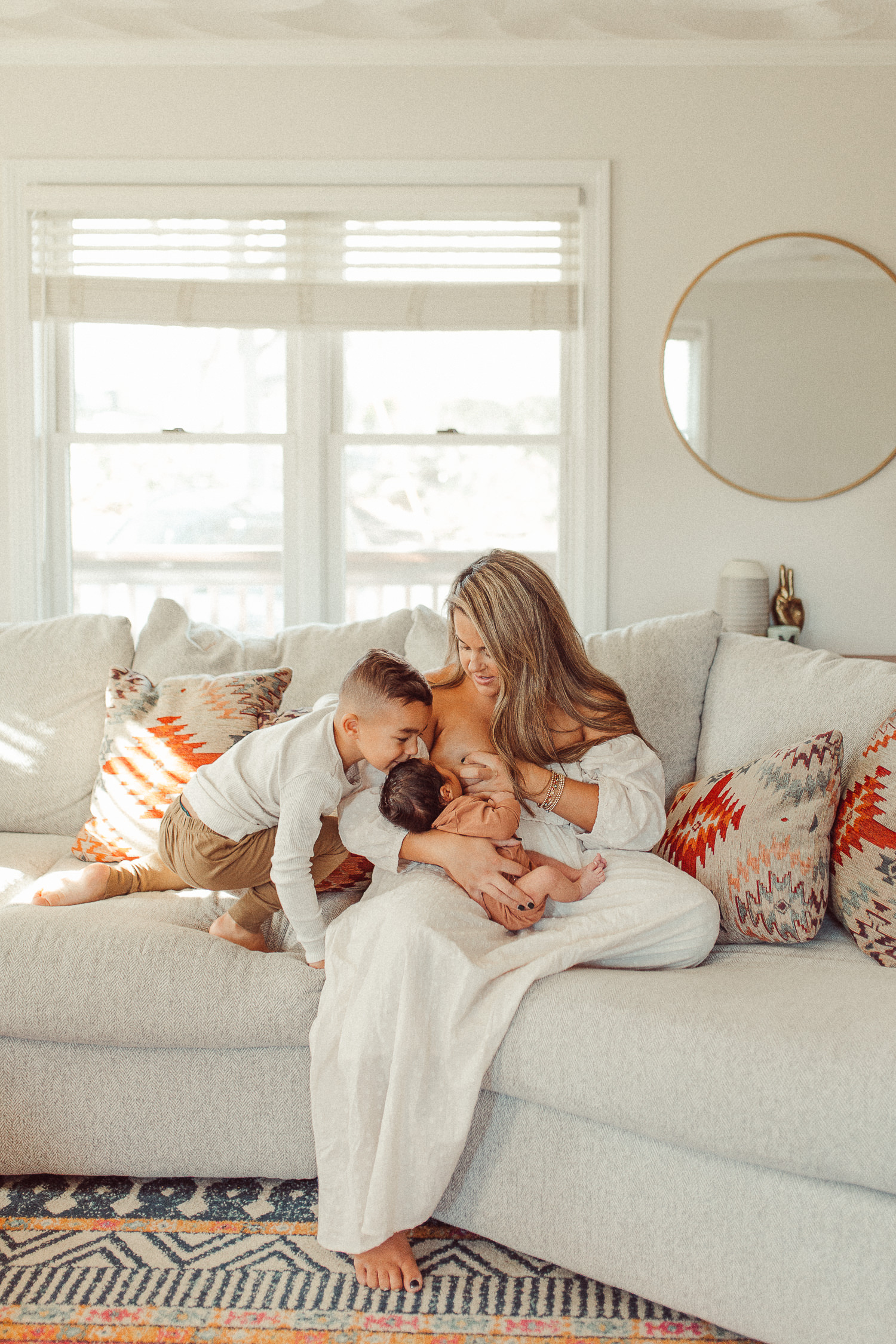 breastfeeding newborn photos