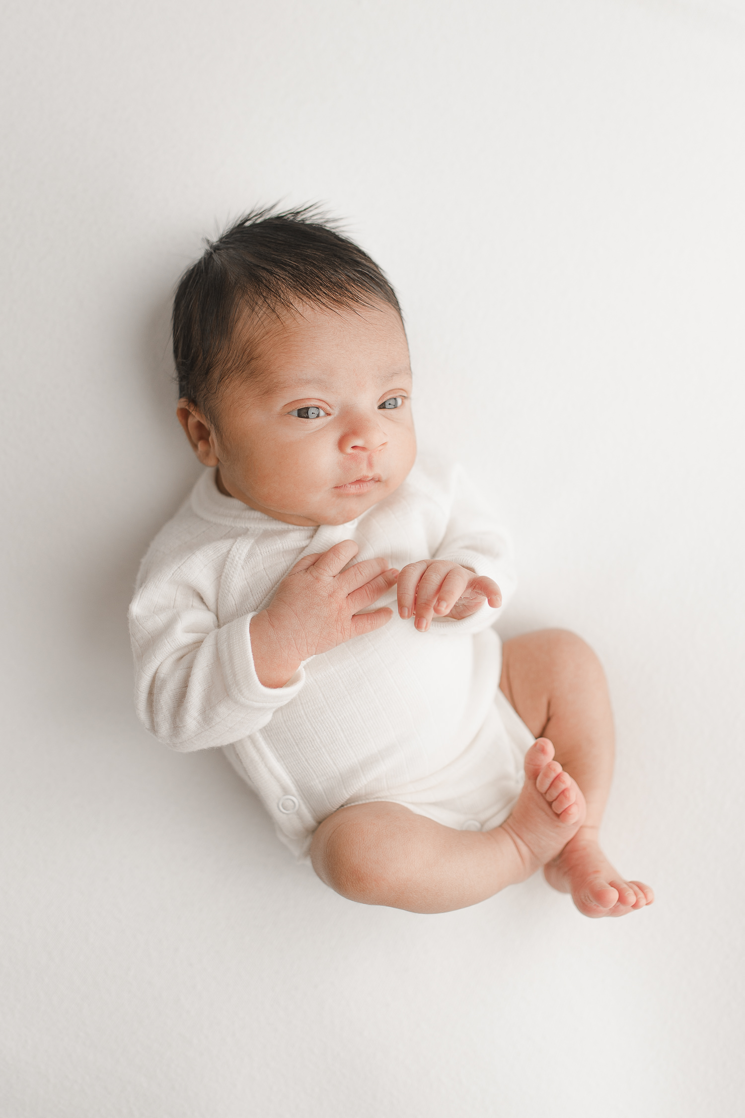 minimalist newborn photographer fitchburg
