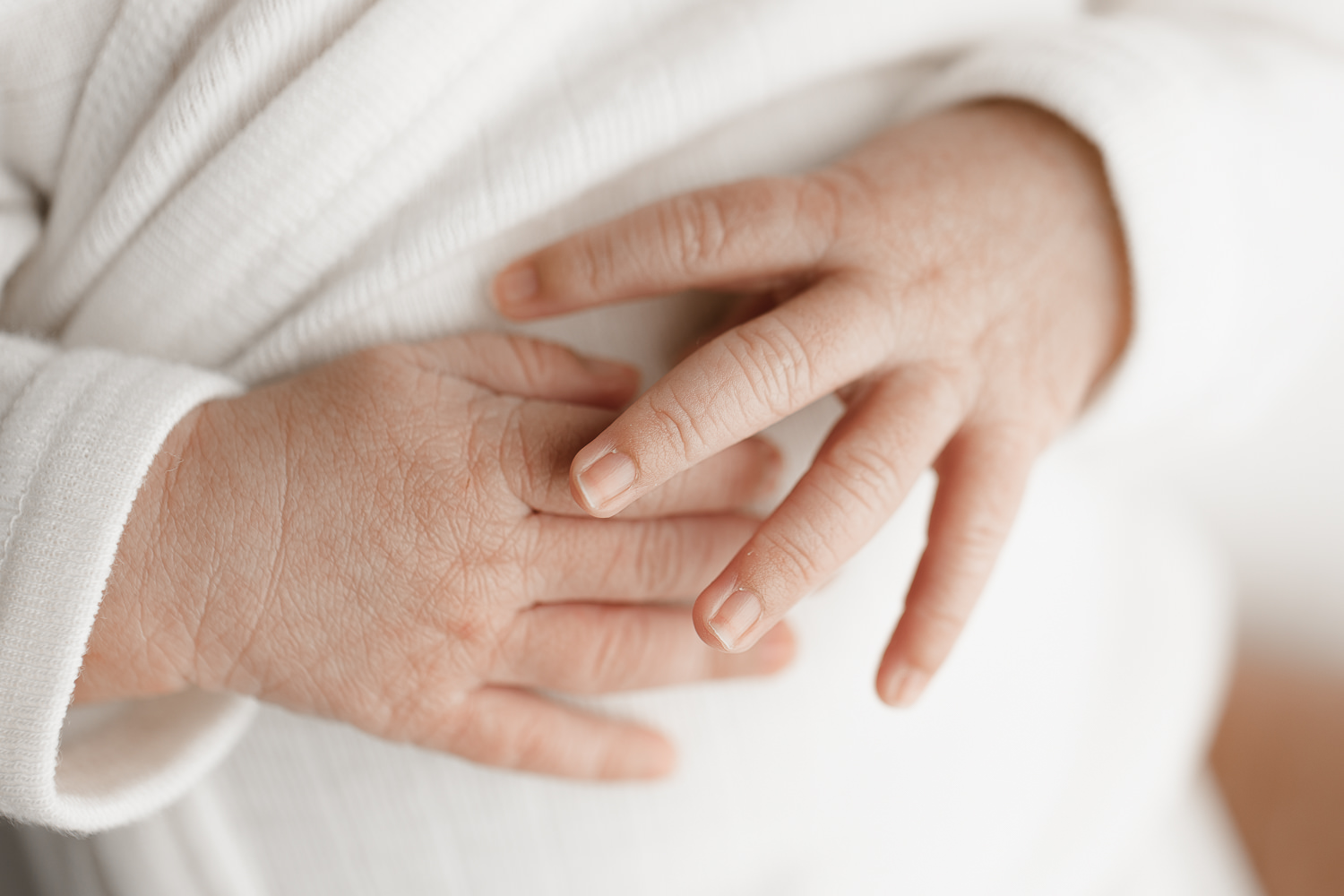 minimalist newborn photographer groton